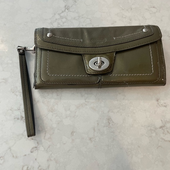 Coach Olive Green Legacy Patent Leather Clutch Wallet Wristlet - Picture 1 of 8